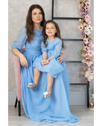 Голубые платья мама и дочка